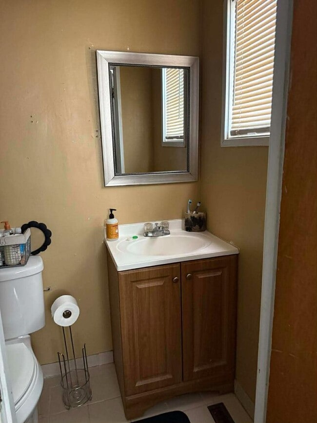 Building Photo - 1408 S Adams Ave