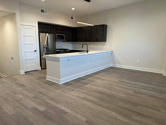 Building Photo - 106 E Erie St