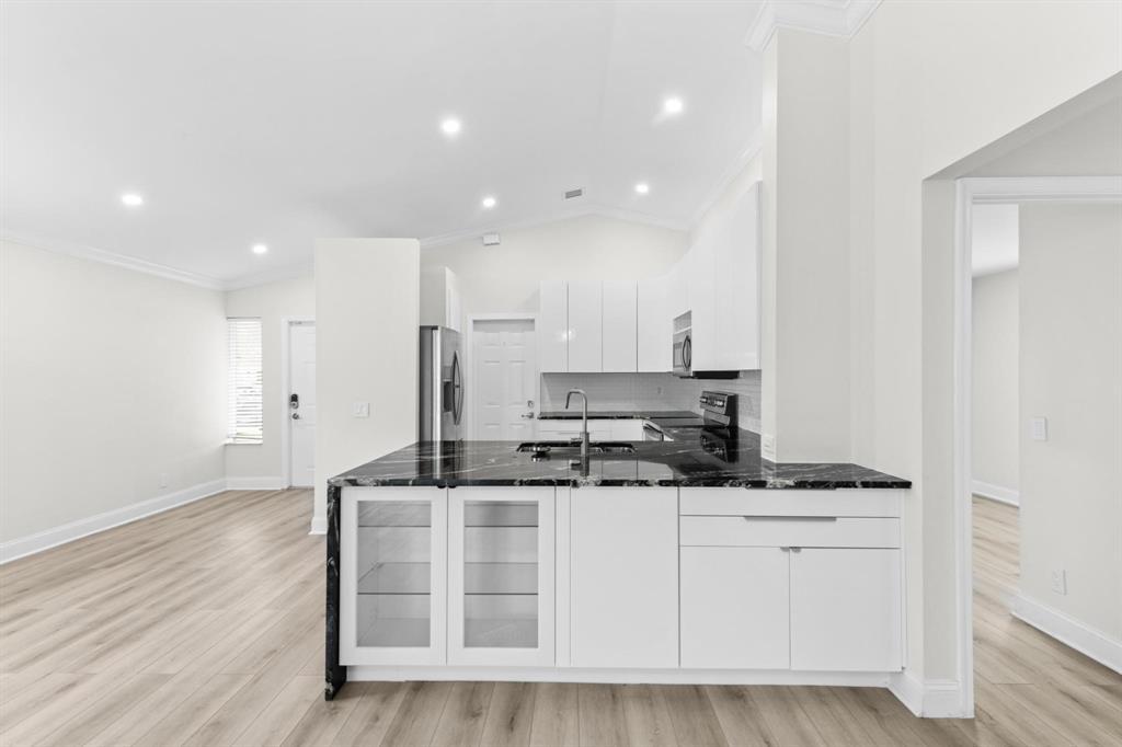 Building Photo - 1425 Majesty Ter