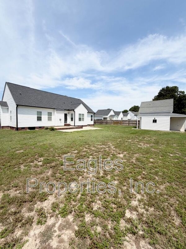 Building Photo - 200 Myrna Dr