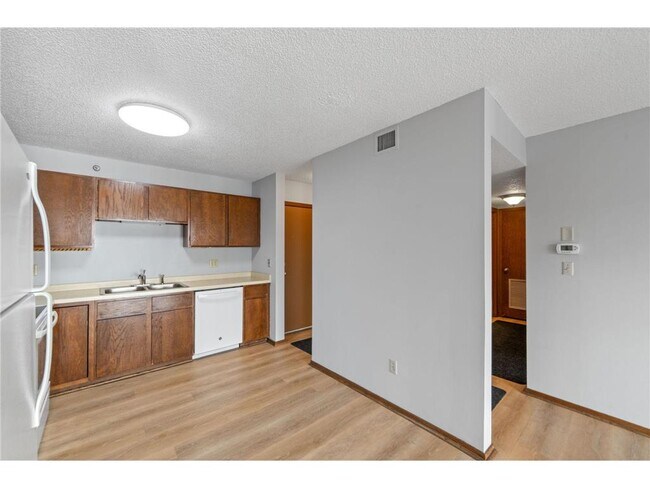 Building Photo - 121 Washington Ave S