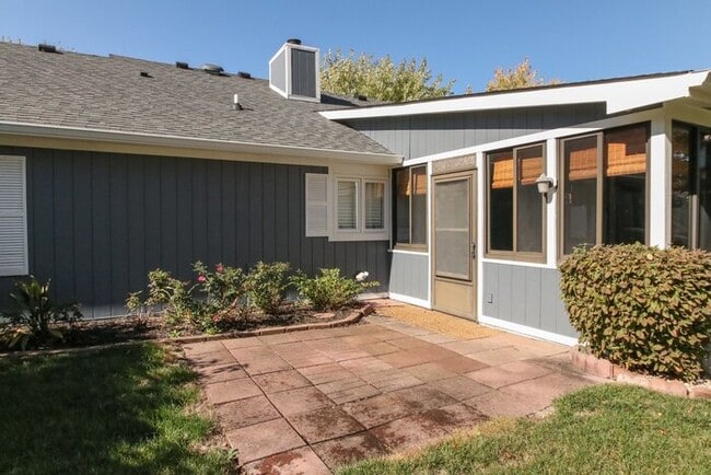 Building Photo - Walk from this Charming Home To The Carmel Arts District!