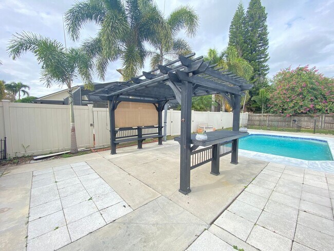 Building Photo - 4955 Southfork Ranch Dr