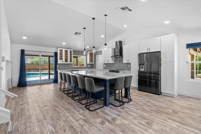 Building Photo - 1041 E Kristal Way