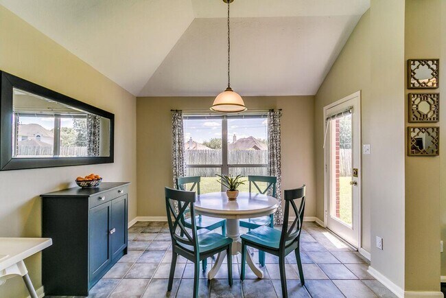 Building Photo - 14015 Blue Vista Dr