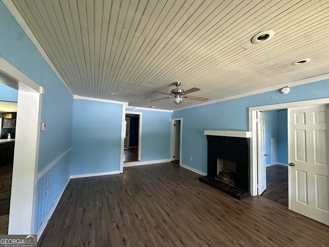 Building Photo - 135 Airport Rd