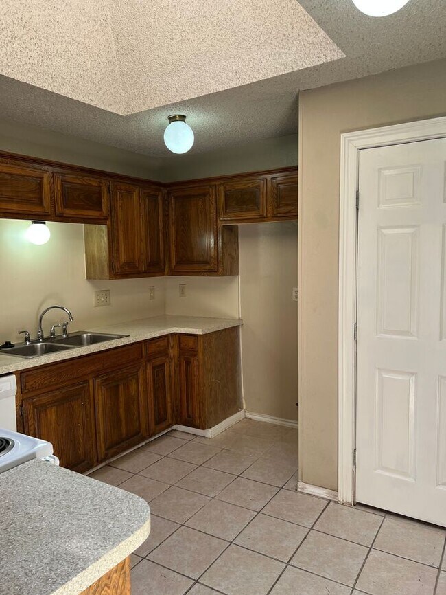 Building Photo - 11821 Garden Terrace Dr