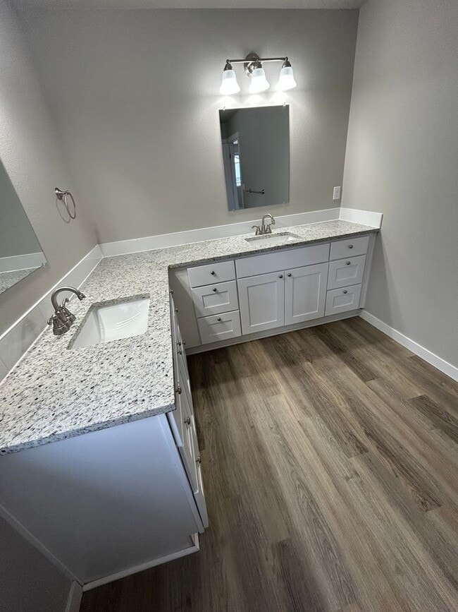Building Photo - Beautifully Furnished Brand New 5 Bedroom ...