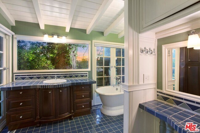 Building Photo - 3231 Coldwater Canyon Ln