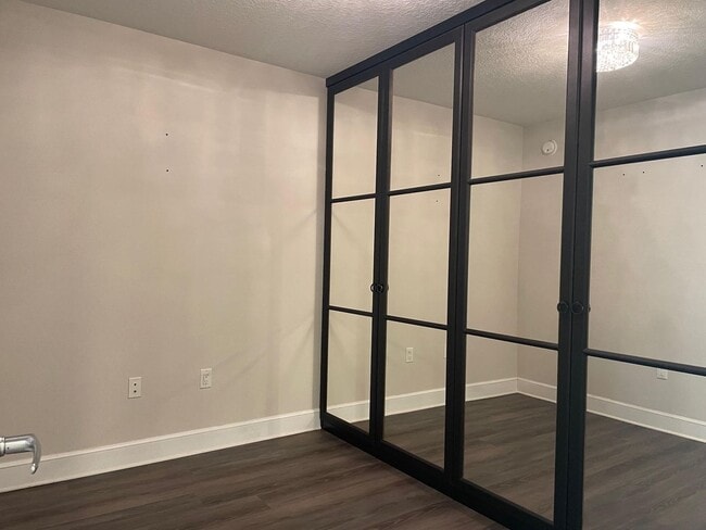 Building Photo - Beautiful Downtown Condo