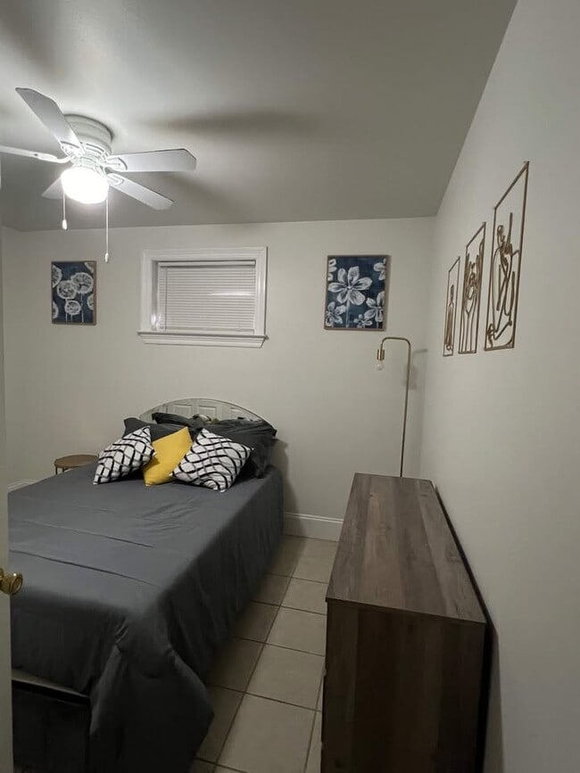 Building Photo - 2228 Riverland Dr