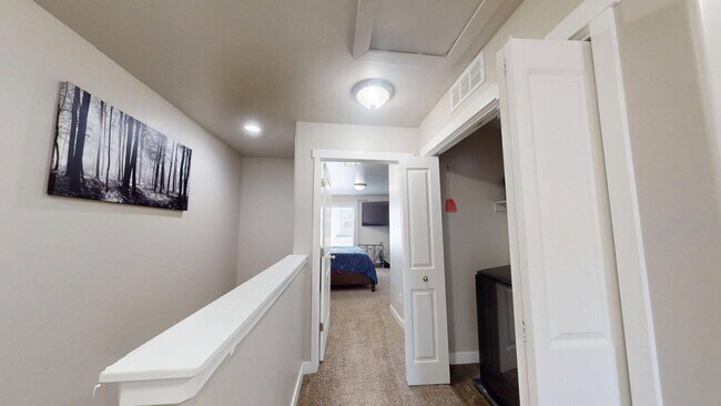 Building Photo - Spacious Townhome - 4 Bedrooms/3 Baths in South Jordan
