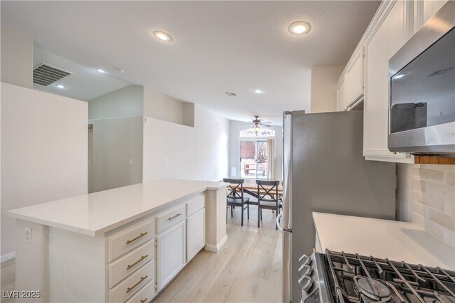 Building Photo - 8136 Shady Glen Ave