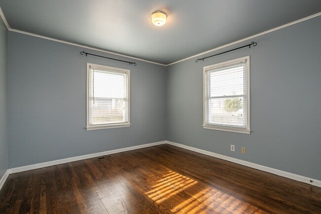 Building Photo - 3 Bedroom 1 Bath in Tulsa