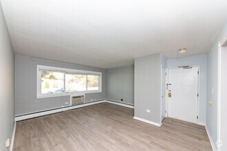 Building Photo - 2 bedroom in Chicago IL 60613