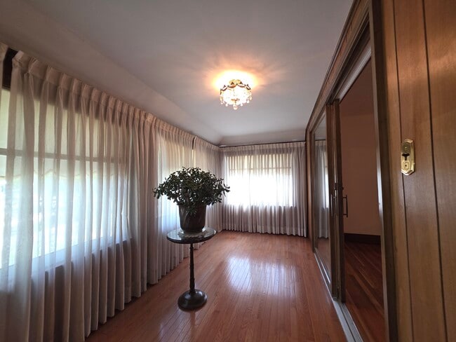 Building Photo - 97 White St