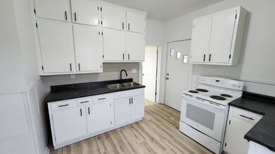 Building Photo - ds723