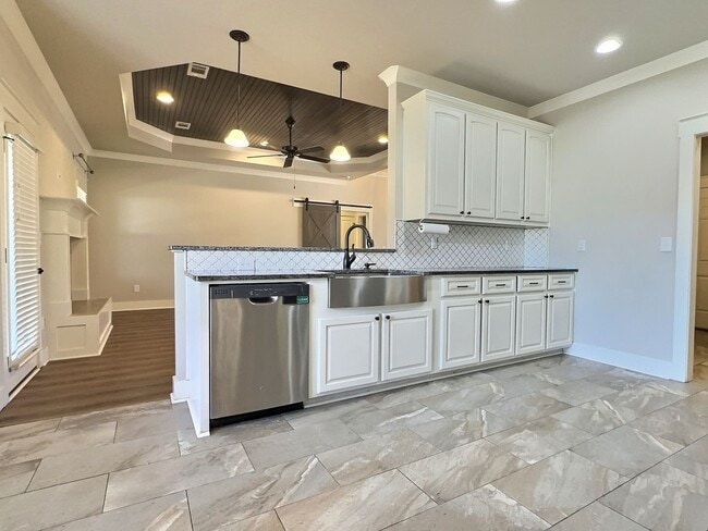 Building Photo - For Rent - Highly Desirable Summerfield, D...