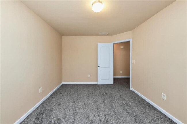 Building Photo - 182 Townview Dr