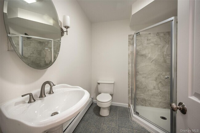 Building Photo - 14 Deane Pl