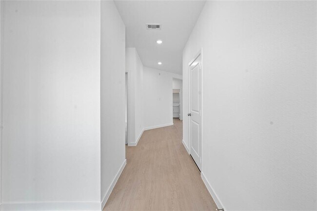 Building Photo - 16618 Golden Harvest Dr