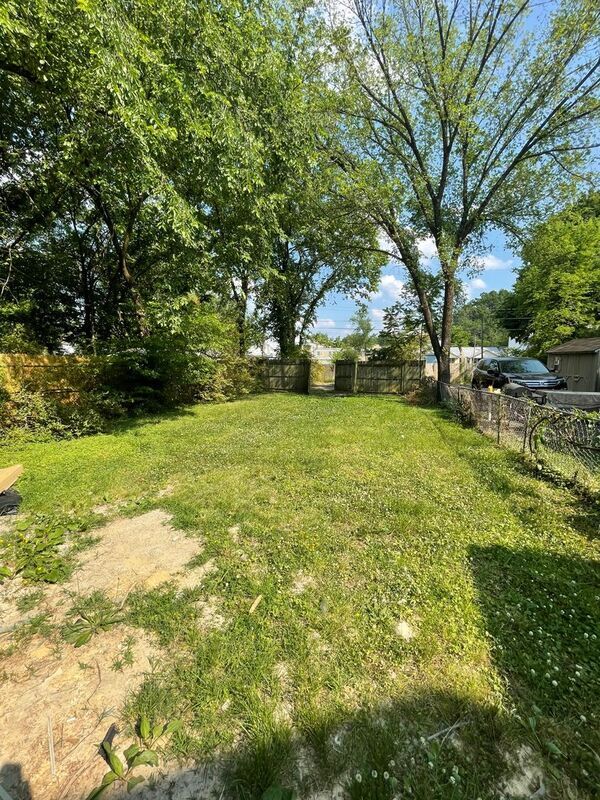 Building Photo - 2206 Edwards Ave