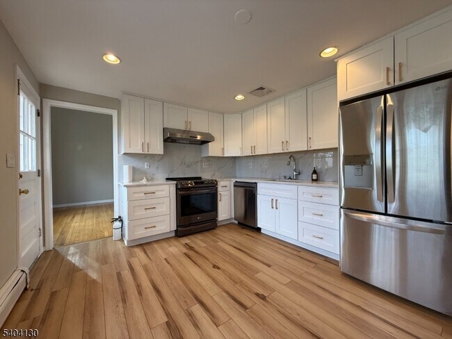 Building Photo - 126 Sagamore Dr