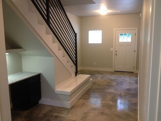 Building Photo - Wildwood 2