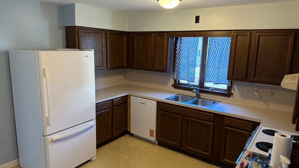 Building Photo - 49 Lincoln Ave