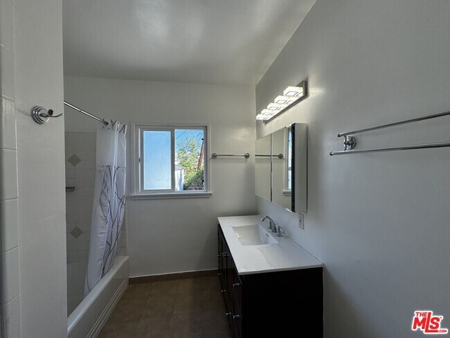 Building Photo - 1242 Edris Dr