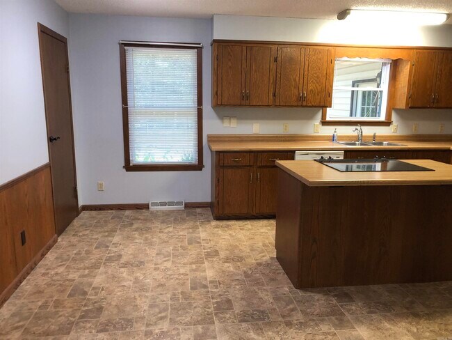 Building Photo - 125 Bluebird Glen