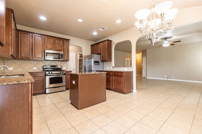 Building Photo - 259 Creekview Way