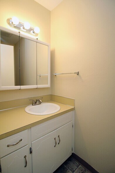 Building Photo - 2747-2757 SW Troy St