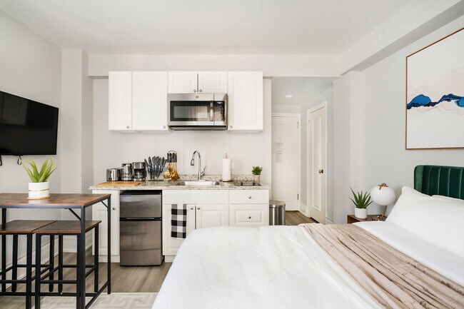 Building Photo - 234 W 73rd St