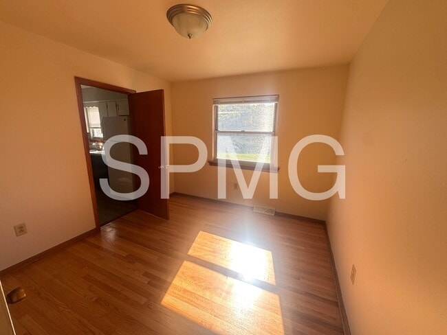 Building Photo - 3726 Rolling Hill Ave NW