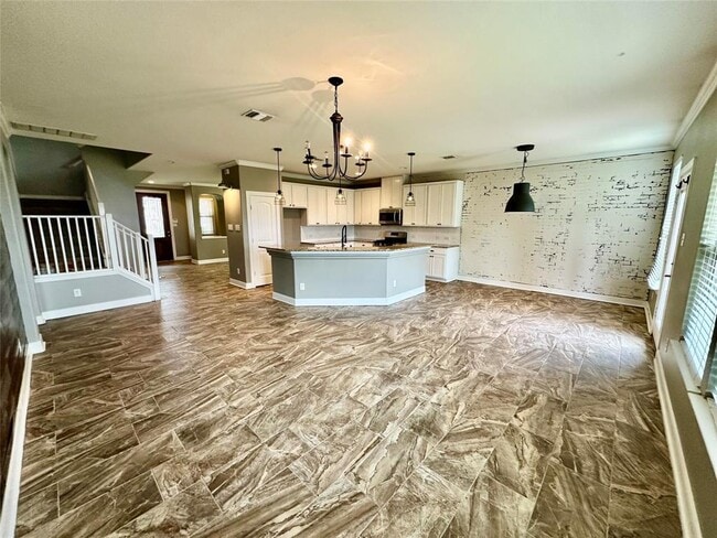 Building Photo - 5849 Sardinia Dr