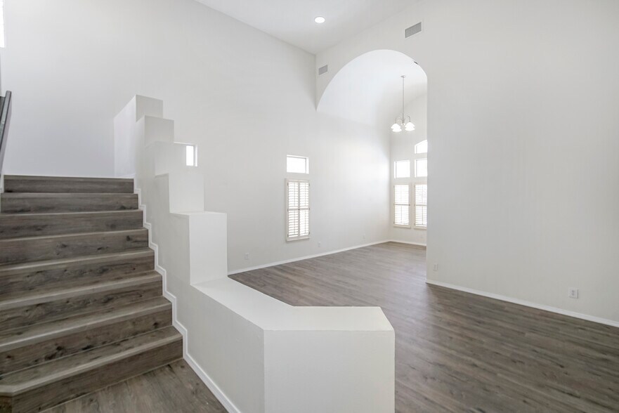 Building Photo - 6529 Jim de Groat Dr