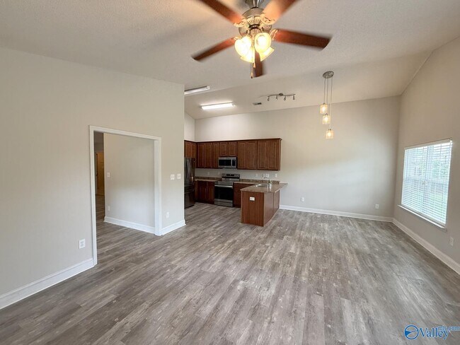 Building Photo - 211 High Green Dr