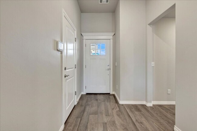 Building Photo - Nearly New Yukon Schools