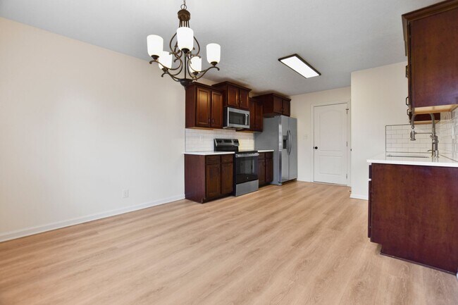 Building Photo - Pet Friendly Three Bedroom with Bonus!