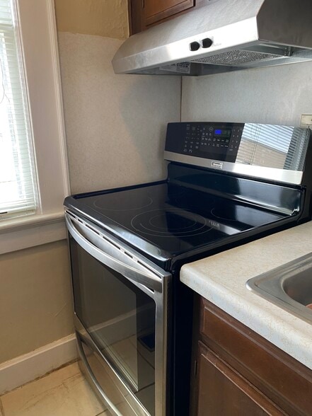 Building Photo - 616 SE 3rd St