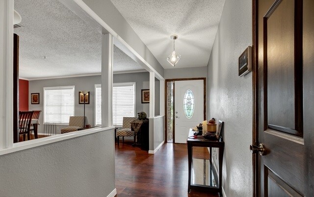 Building Photo - 1010 Country Oak Dr