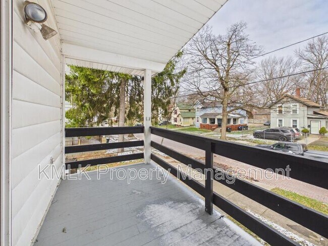 Building Photo - 22 W York St