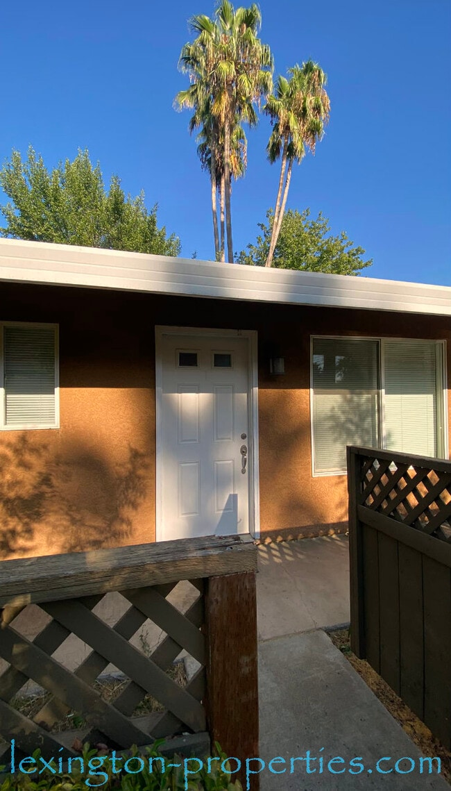 Building Photo - Beautifully Remodeled, 2BD/1BA, Condo Avai...