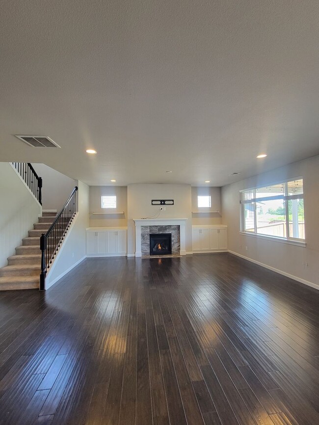 Building Photo - Elegant 4 Bedroom Home In Auburn