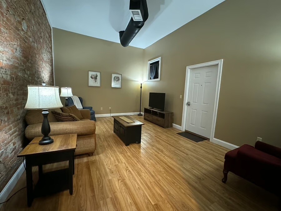 Building Photo - 75 Main St