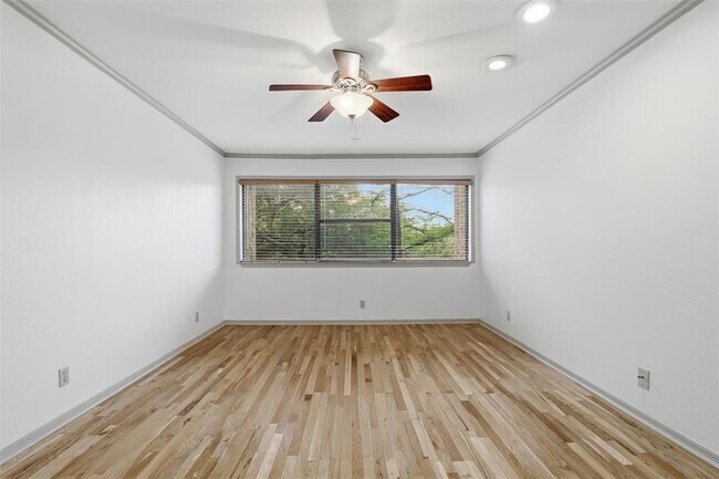 Building Photo - 8888 Tallwood Dr