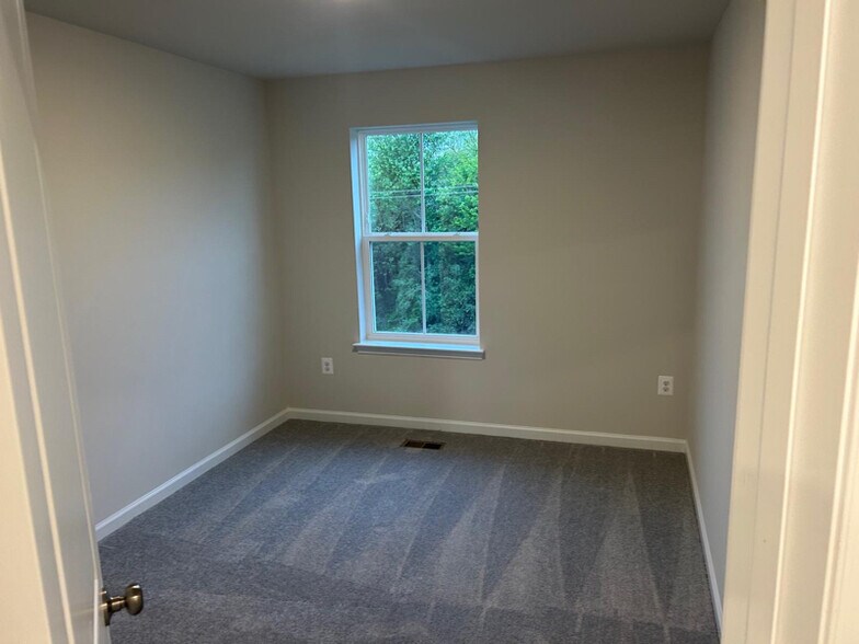 Building Photo - 56 Bigler Rd