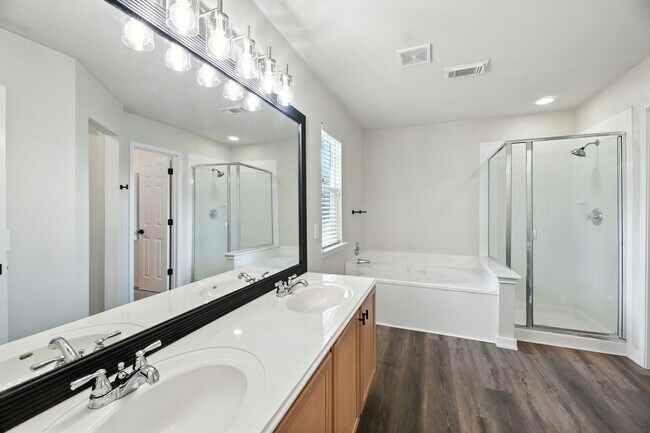 Building Photo - 3933 Brook Hollow Dr