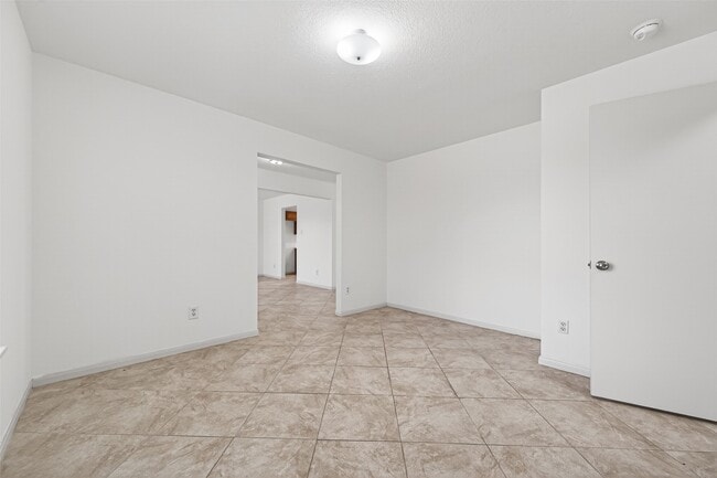 Building Photo - 11002 Bradford Way Dr